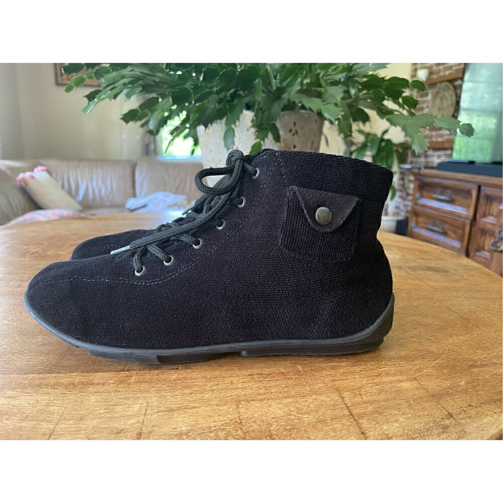 NWOT Vintage Y2K Women's Andrea Black Corduroy Ankle Boots Size 8,5